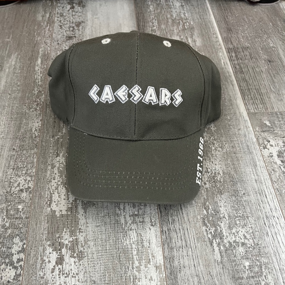 Ballcap OS Caesars like new